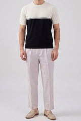 Camiseta masculina de malha com blocos de cores em branco e preto