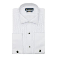 Camisa branca masculina com colarinho wingtip, pregas, estilo smoking, punho duplo, em cetim de algodão.