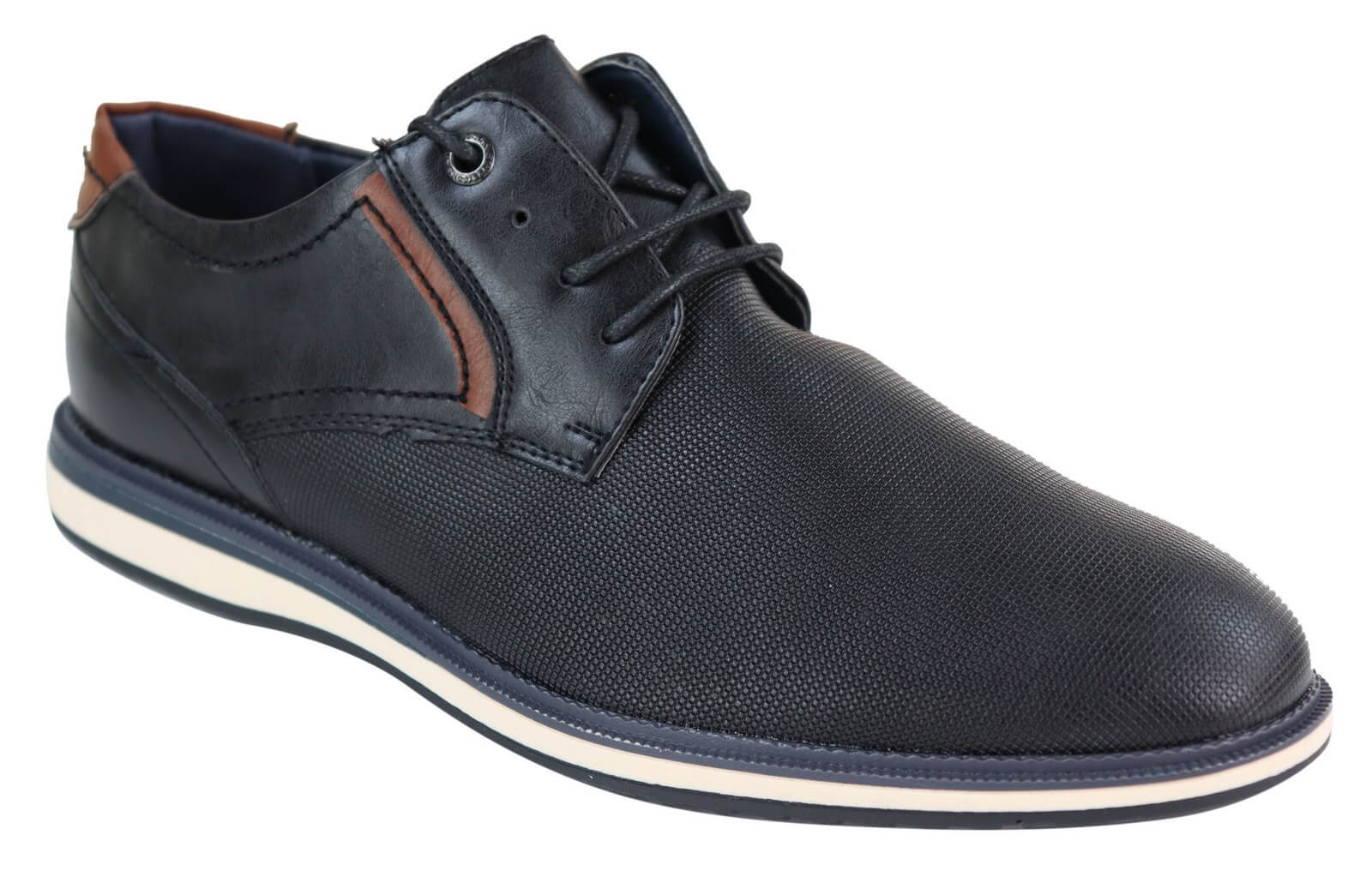 Tênis masculino preto com cadarço