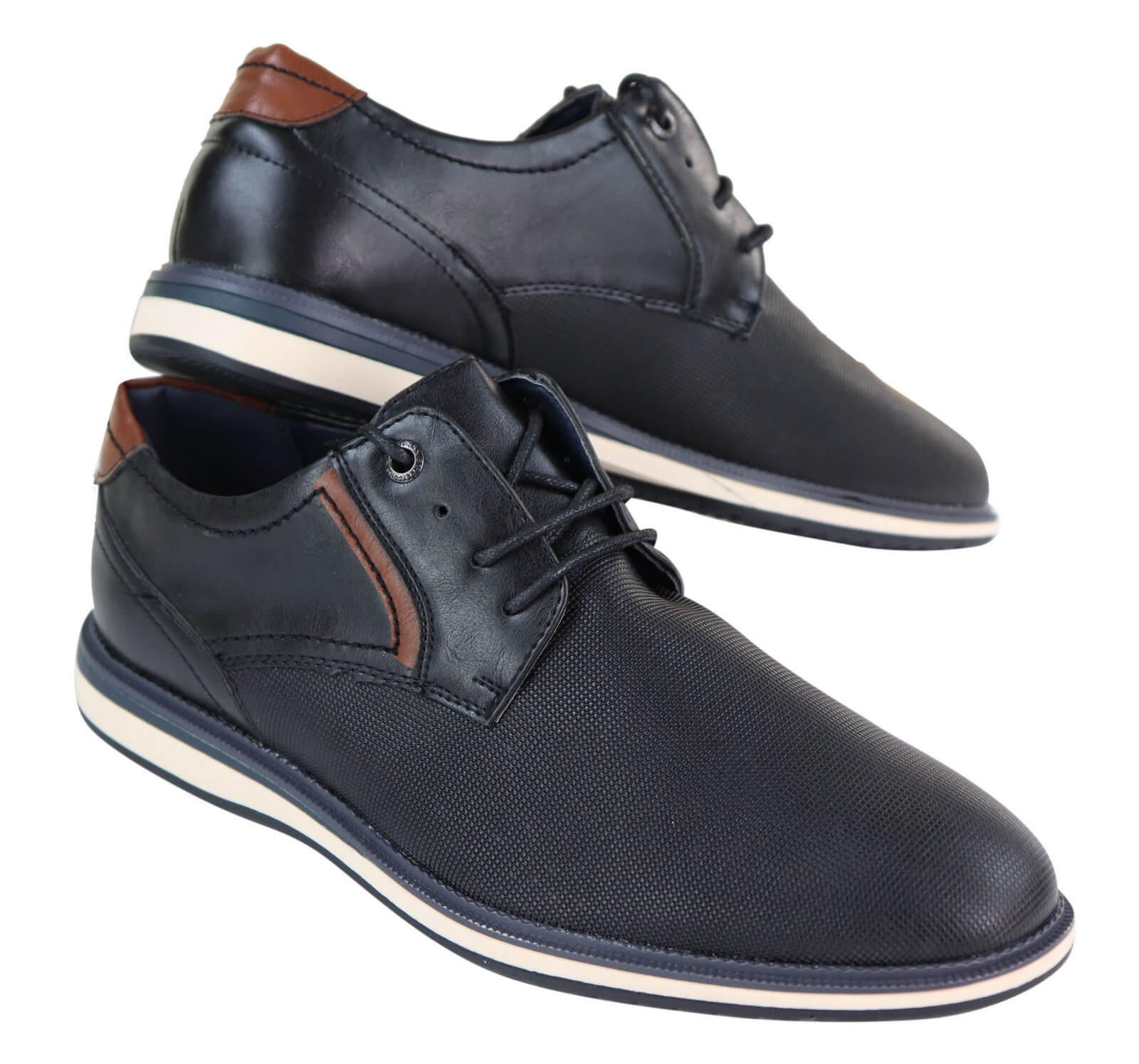 Tênis masculino preto com cadarço
