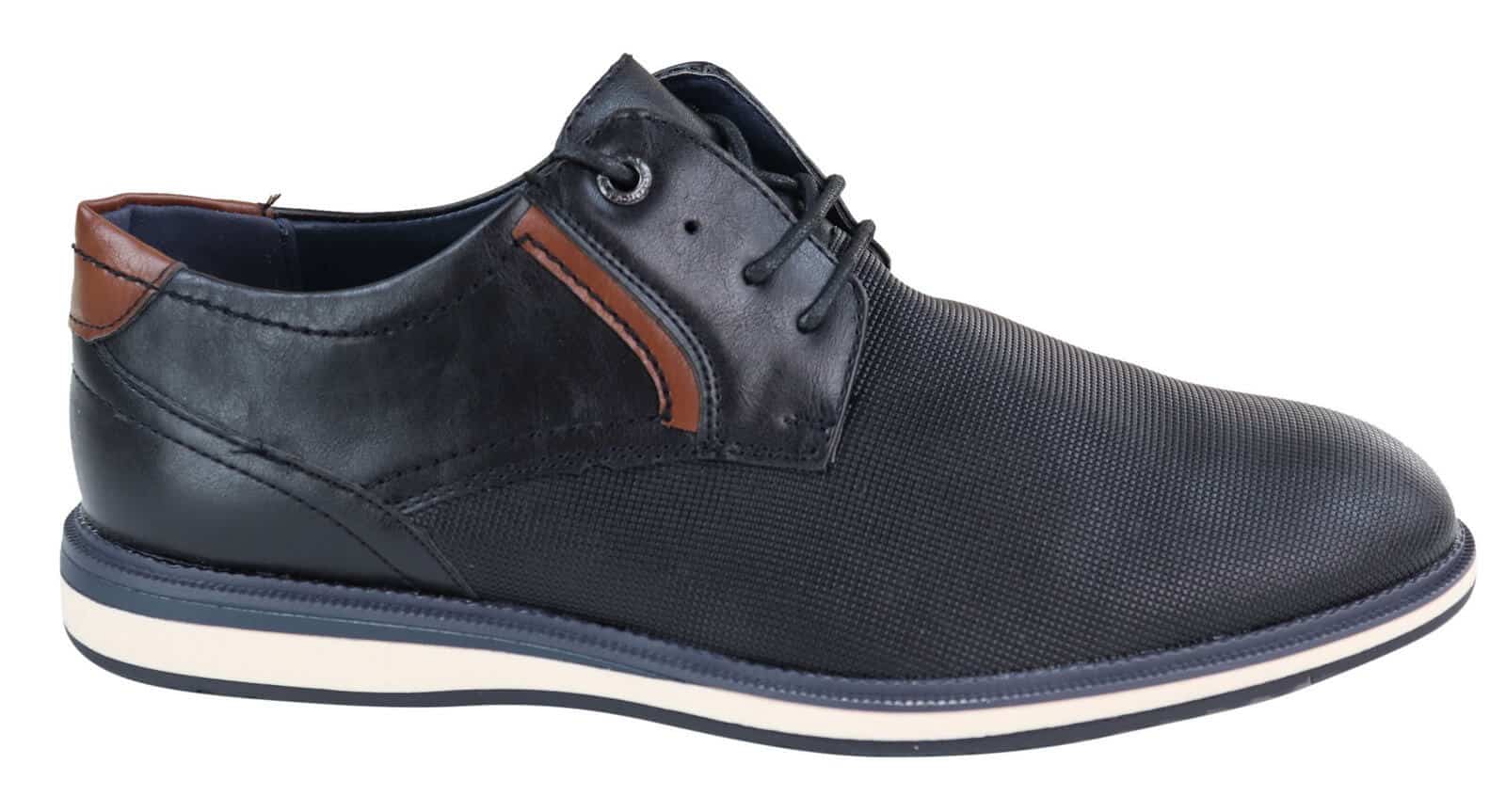 Tênis masculino preto com cadarço